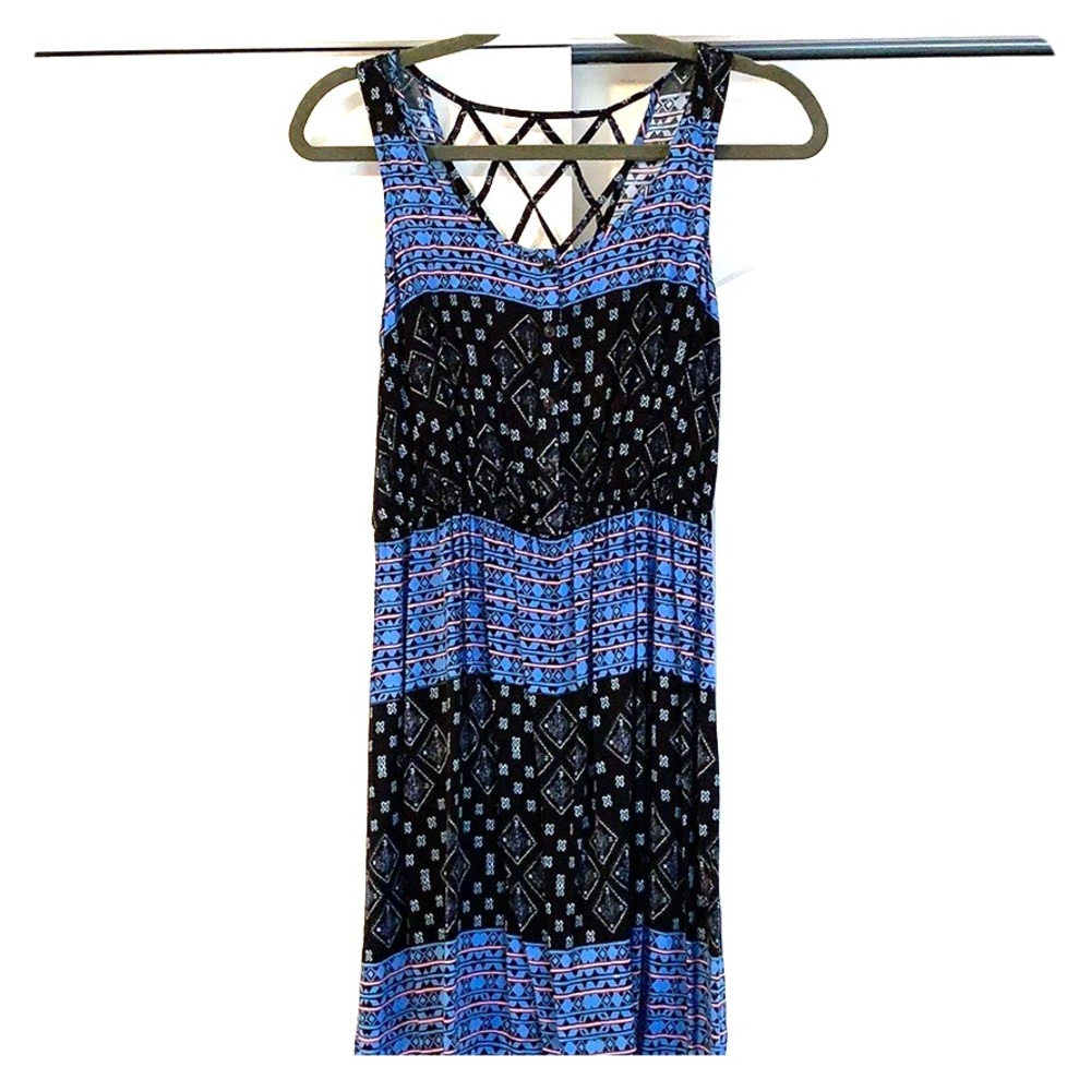 Cute, lightweight dress with crisscross back